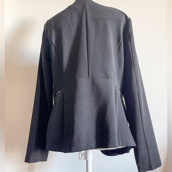 Elodie Black Blazer With Zipper Detailing - Picture 6 of 12